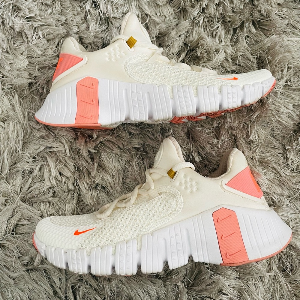 Nike Free Metcon 4 'Sail Total Orange Women’s 6.5